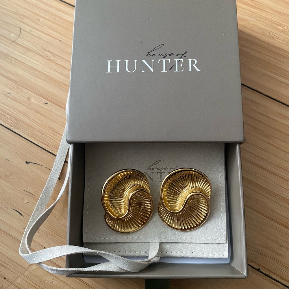 Gold Women’s Pierced Gold Earrings